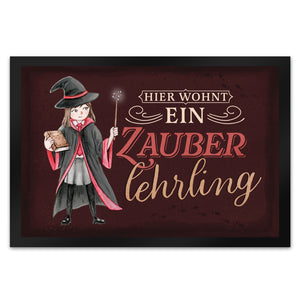 Zauberlehrling Fußmatte in 35x50 cm mit Zauberschülerin mit dunklem Hintergrund