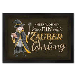 Zauberlehrling Fußmatte in 35x50 cm mit Zauberschülerin mit dunklem Hintergrund