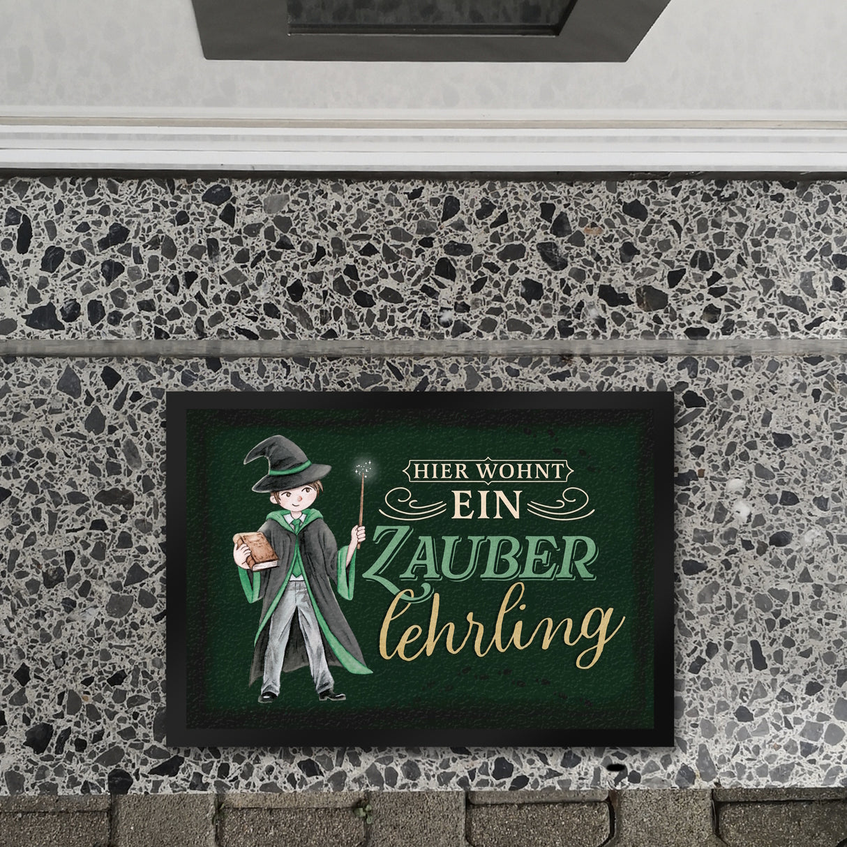 Zauberlehrling Fußmatte in 35x50 cm mit Zauberschüler mit dunklem Hintergrund