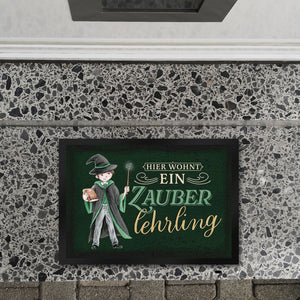 Zauberlehrling Fußmatte in 35x50 cm mit Zauberschüler mit dunklem Hintergrund