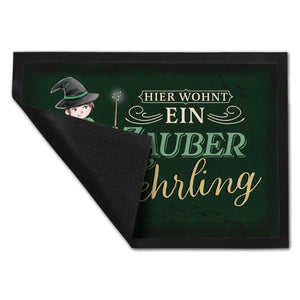 Zauberlehrling Fußmatte in 35x50 cm mit Zauberschüler mit dunklem Hintergrund