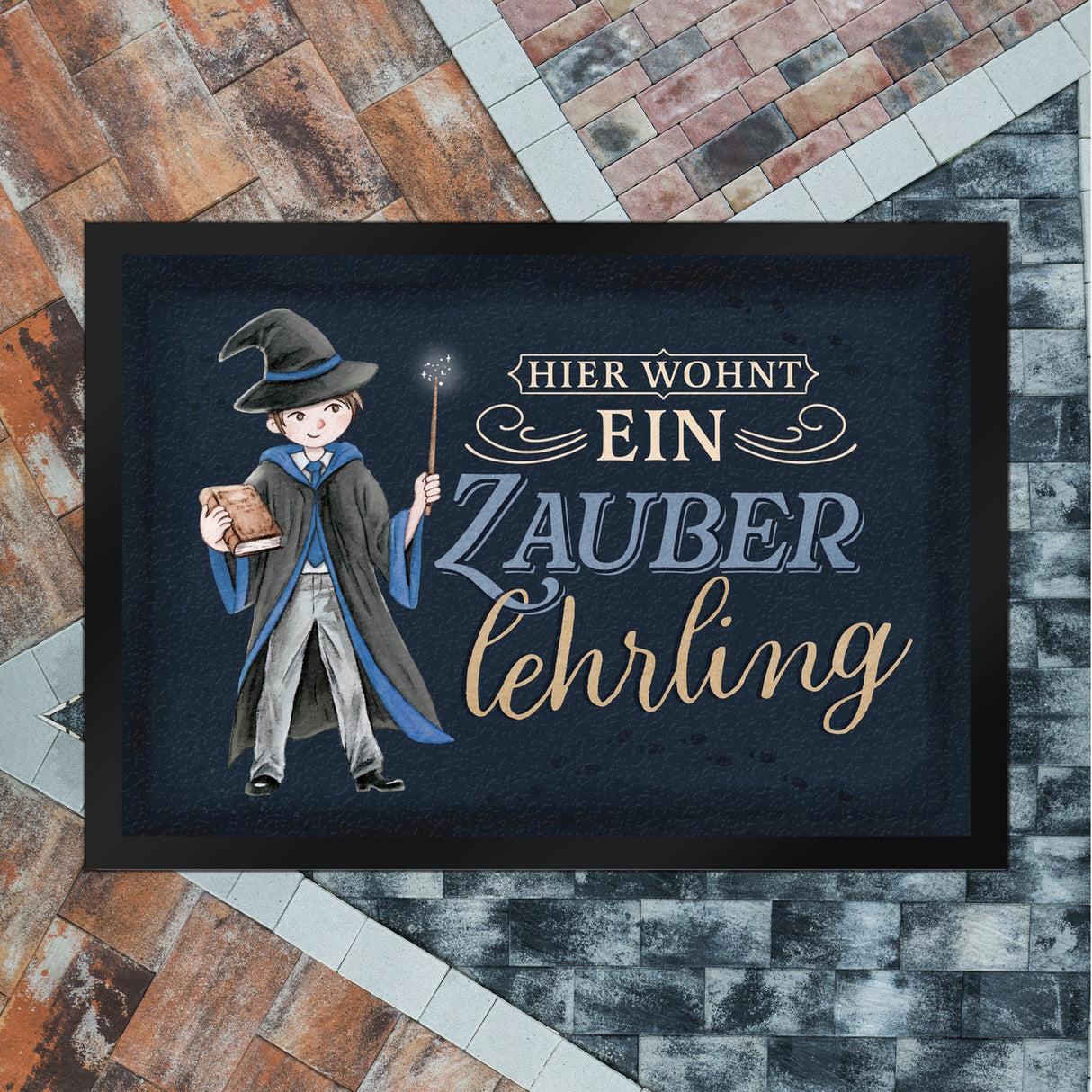 Zauberlehrling Fußmatte in 35x50 cm mit Zauberschüler mit dunklem Hintergrund