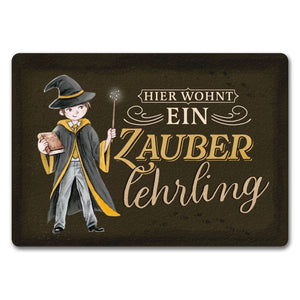 Zauberlehrling Fußmatte in 35x50 cm mit Zauberschüler mit dunklem Hintergrund