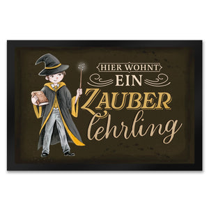 Zauberlehrling Fußmatte in 35x50 cm mit Zauberschüler mit dunklem Hintergrund