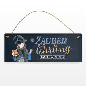 Zauberlehrling Metallschild mit Zauberschülerin mit dunklem Hintergrund