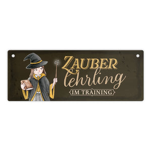 Zauberlehrling Metallschild mit Zauberschülerin mit dunklem Hintergrund