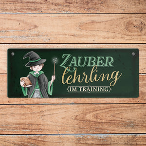 Zauberlehrling Metallschild mit Zauberschüler mit dunklem Hintergrund