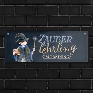 Zauberlehrling Metallschild mit Zauberschüler mit dunklem Hintergrund
