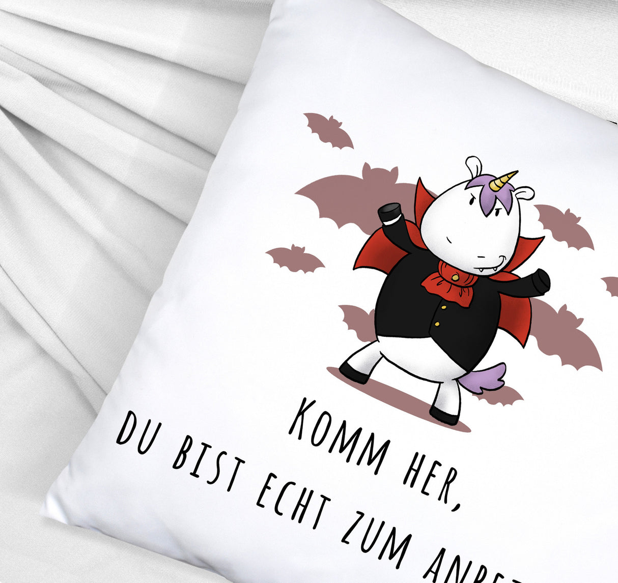Einhorn-Vampir Kissen mit Spruch Du bist echt zum Anbeißen