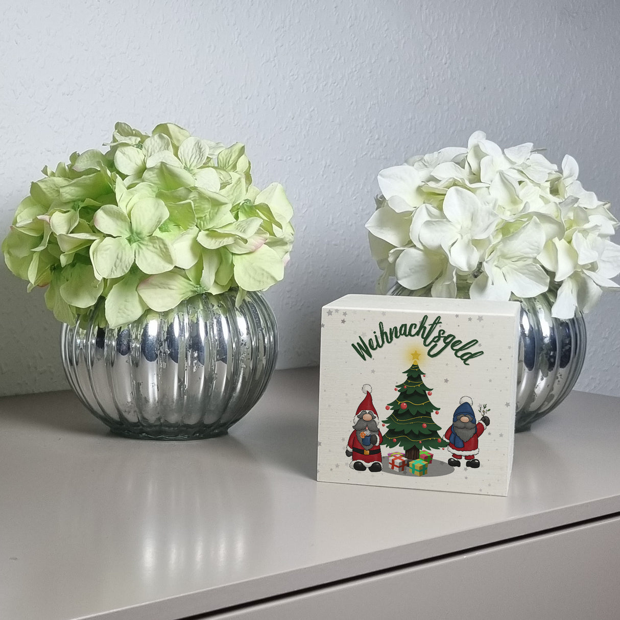 Weihnachtsgeld Spardose mit zwei niedlichen Weihnachtswichteln