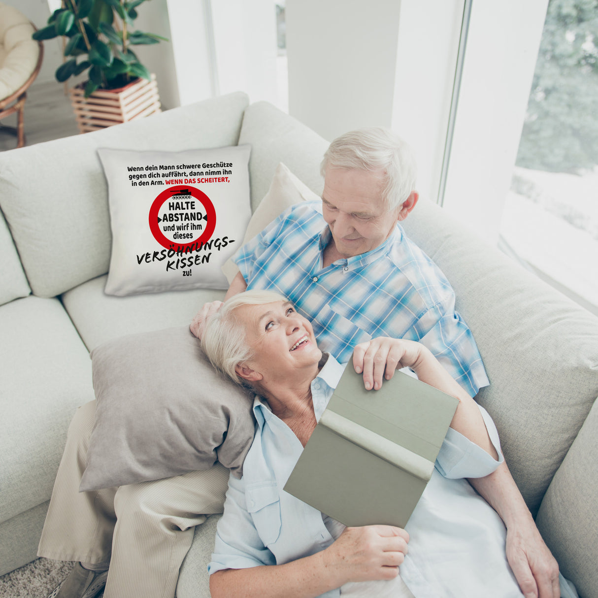 Ehe Kissen mit Warnsymbol und Spruch zum Thema Versöhnung für die Frau