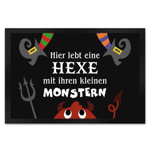 Monster Fußmatte in 35x50 cm mit Spruch Hier lebt eine Hexe