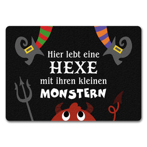 Monster Fußmatte in 35x50 cm mit Spruch Hier lebt eine Hexe
