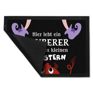 Monster Fußmatte in 35x50 cm mit Spruch Hier lebt eine Hexe