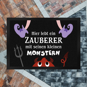 Monster Fußmatte in 35x50 cm mit Spruch Hier lebt eine Hexe