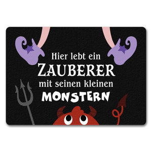 Monster Fußmatte in 35x50 cm mit Spruch Hier lebt eine Hexe