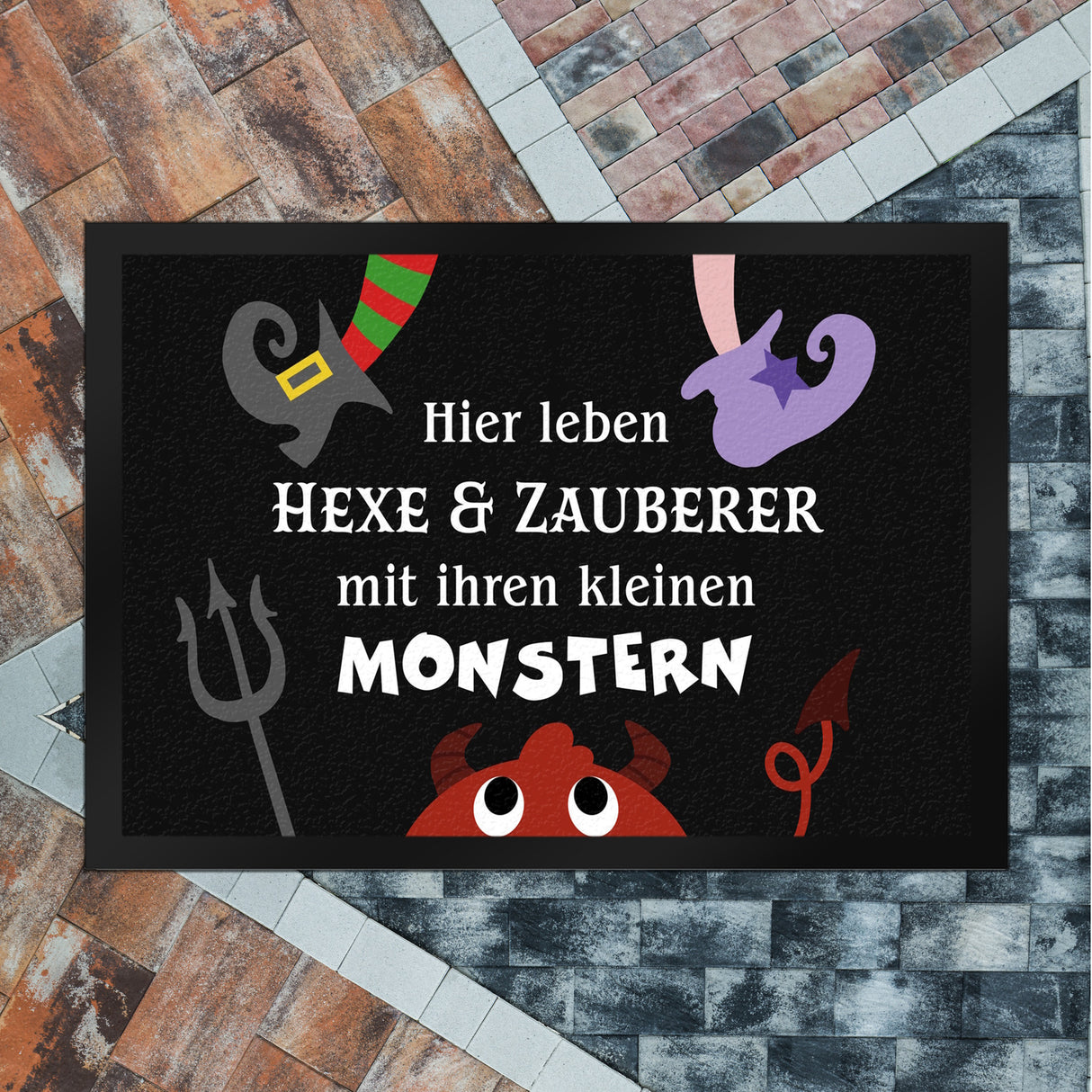 Monster Fußmatte in 35x50 cm mit Spruch Hier lebt eine Hexe