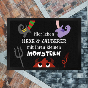 Monster Fußmatte in 35x50 cm mit Spruch Hier lebt eine Hexe