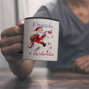 Weihnachtsmann auf Einhorn Kaffeebecher mit Spruch Magische Weihnachten
