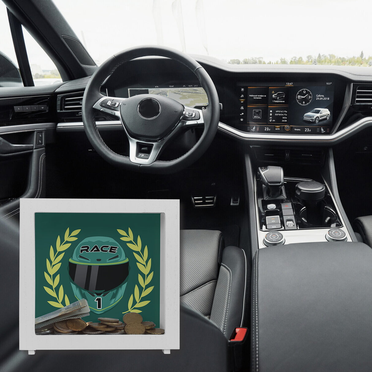 Motorsport-Helm Spardose mit Siegerkranz