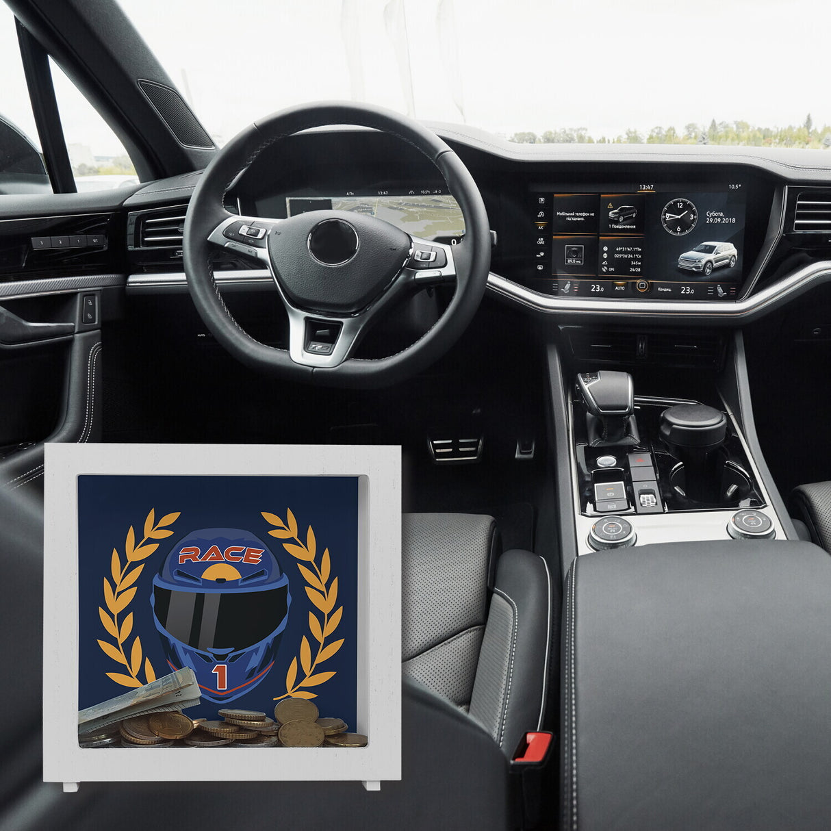 Motorsport-Helm Spardose mit Siegerkranz