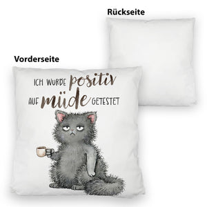 Genervte Katze Kissen mit Spruch positiv auf müde getestet