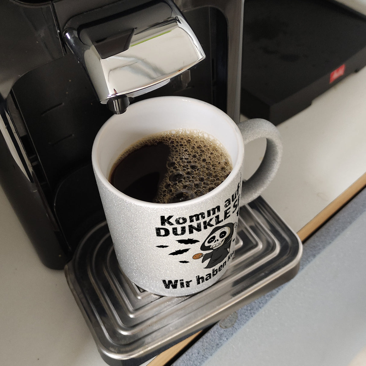 Komm auf die dunkle Seite Kaffeebecher mit Spruch Wir haben Kekse