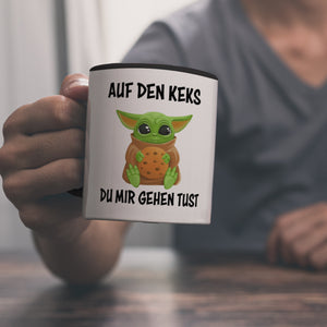 Baby-Alien Kaffeebecher mit Spruch Auf den Keks du mir gehen tust
