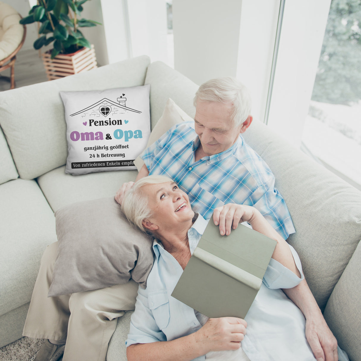 Pension Oma & Opa Kissen mit Spruch Von zufriedenen Enkeln empfohlen