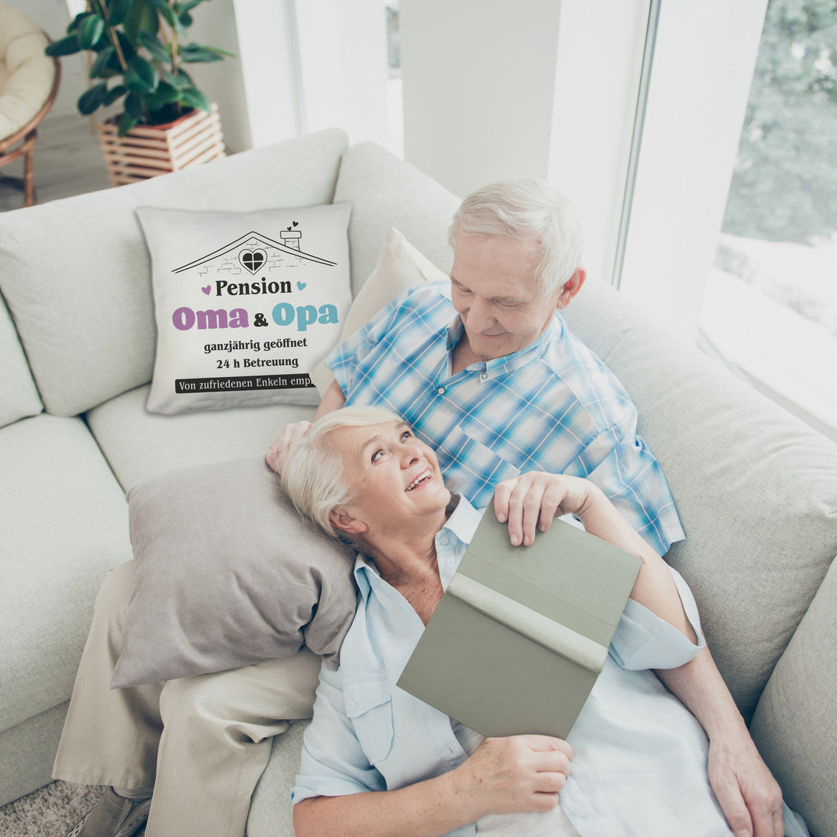 Pension Oma & Opa Kissen mit Spruch Von zufriedenen Enkeln empfohlen
