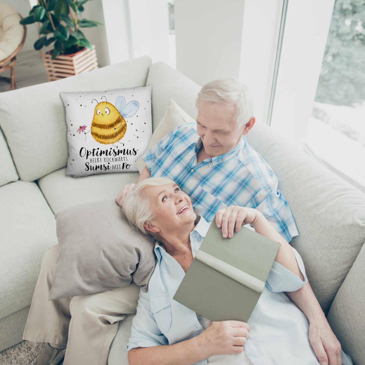 Pummel Biene Kissen mit Spruch Optimismus heißt rückwärts Sumsi mit Po