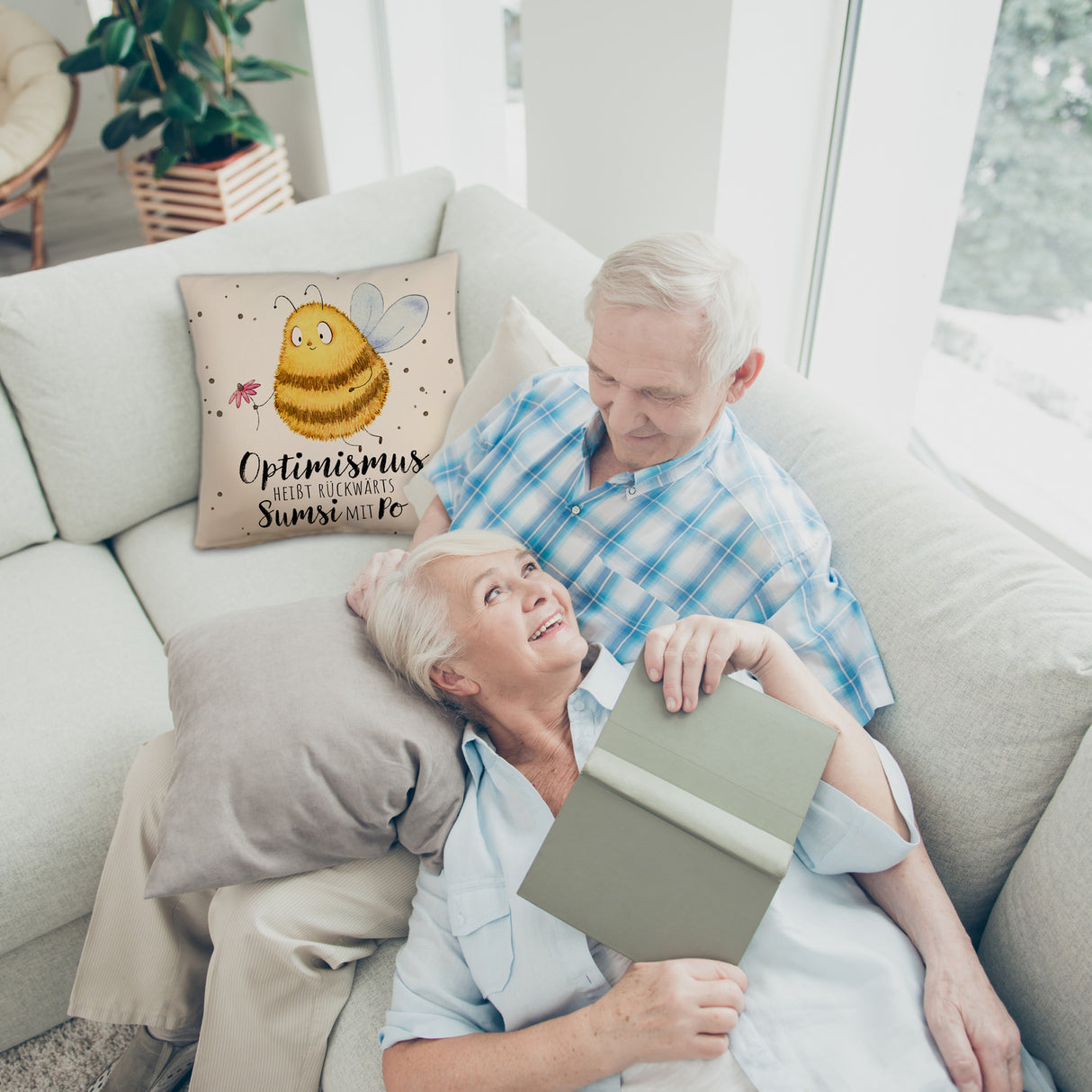 Pummel Biene Kissen mit Spruch Optimismus heißt rückwärts Sumsi mit Po