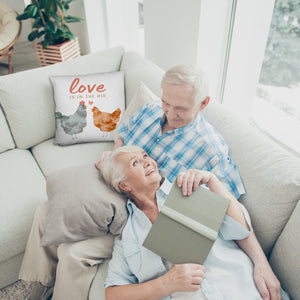 Hühner Kissen mit Spruch Love is in the air