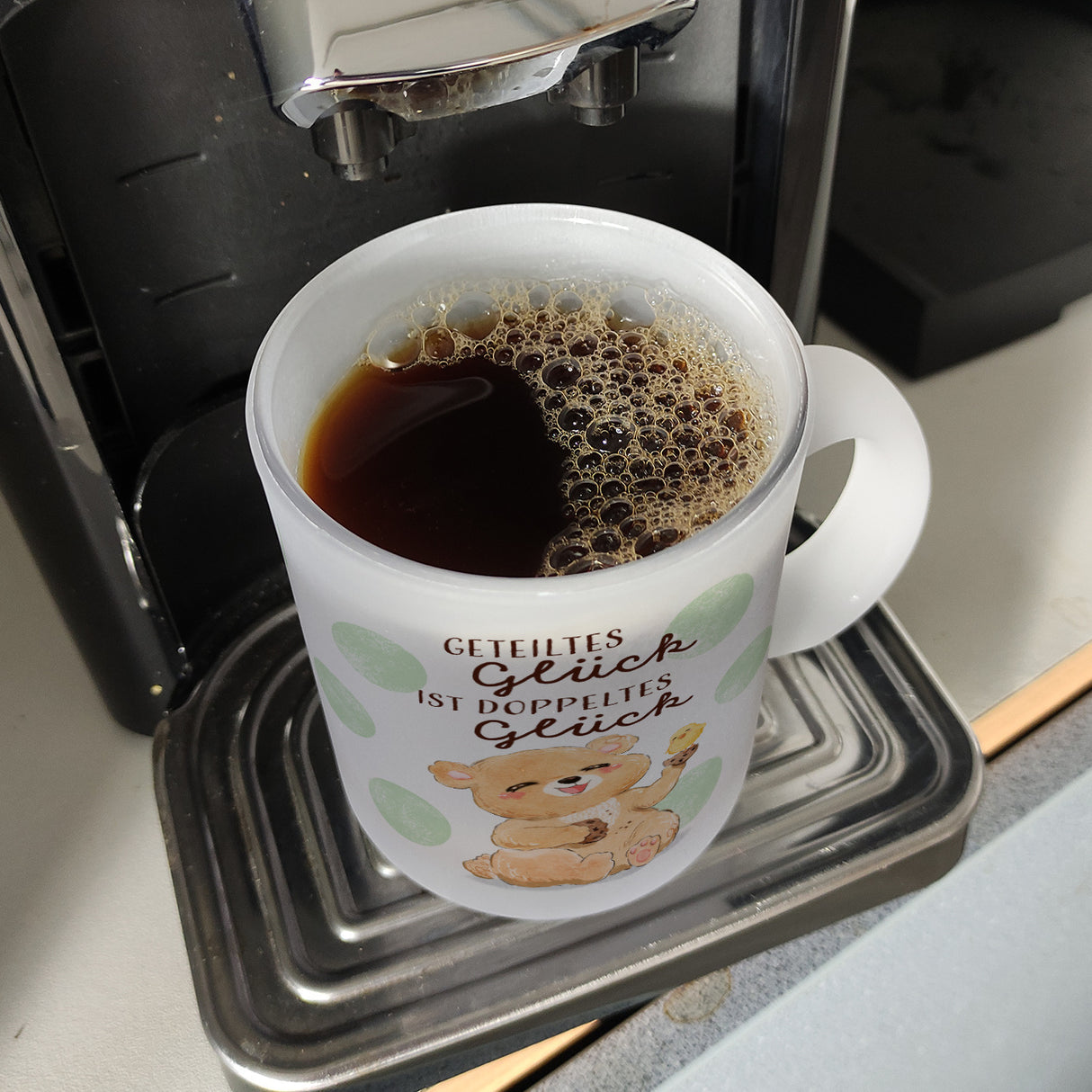Bär Kaffeebecher mit Spruch Geteiltes Glück ist doppeltes Glück