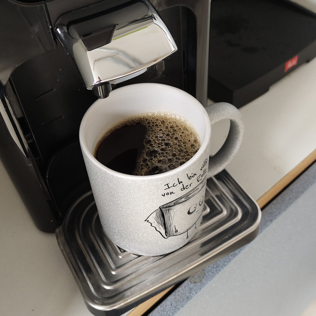 Klopapier Kaffeebecher mit Spruch Ich bin völlig von der Rolle