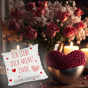 Herzen Kissen mit Spruch Ich liebe dich mehr! Ende.