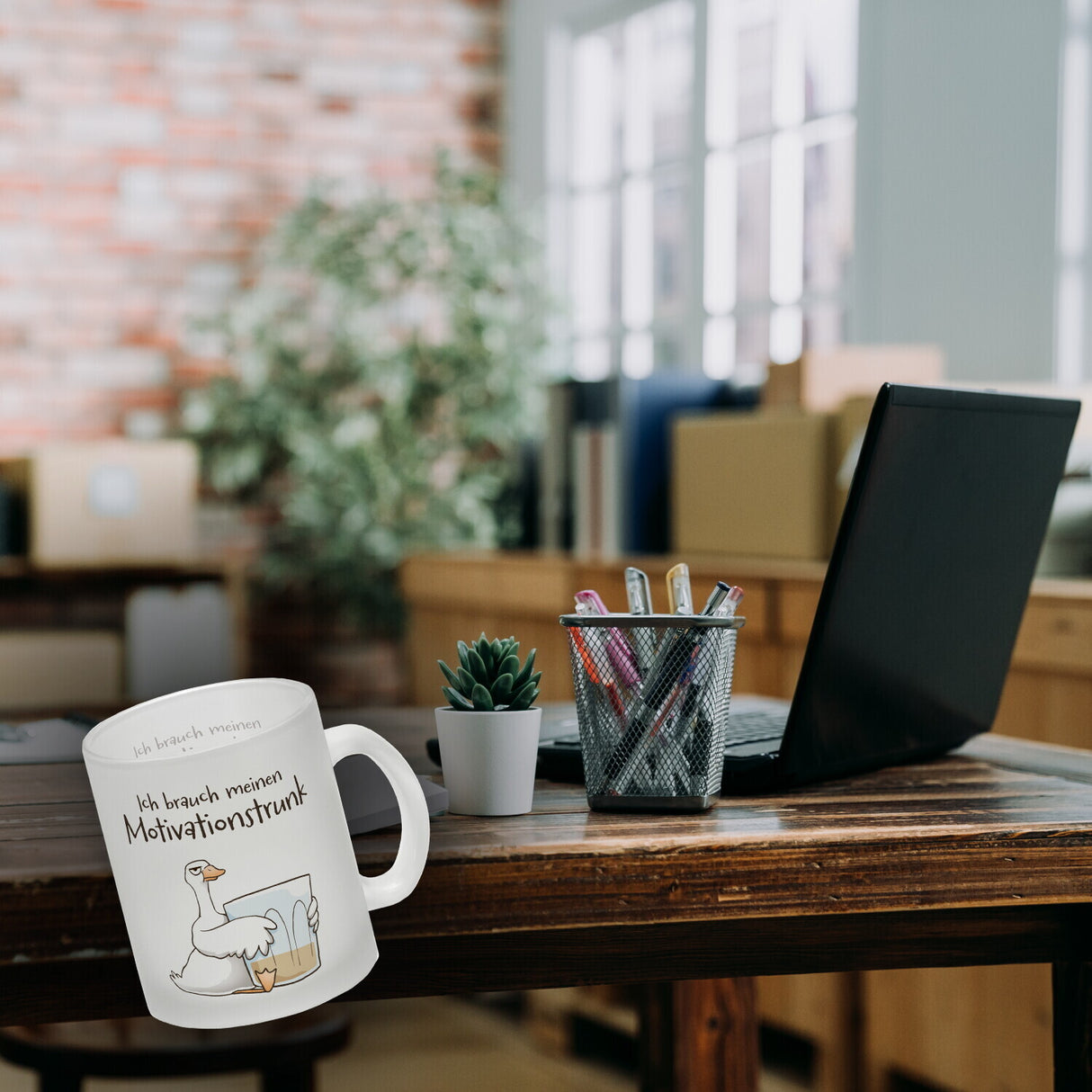 Gilbert die Gans Kaffeebecher mit Spruch Ich brauch meinen Motivationstrunk