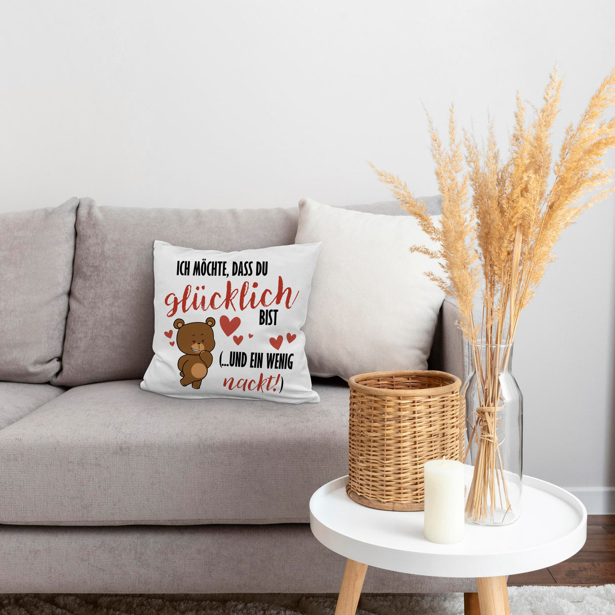 Knuddelbär Kissen mit Spruch Strebe nach Glück und Nacktheit