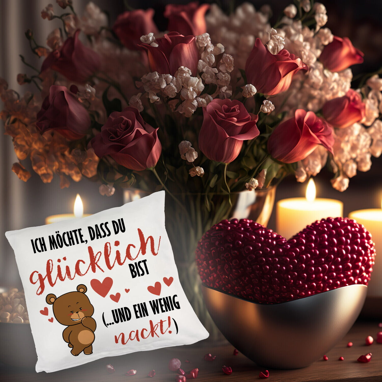 Knuddelbär Kissen mit Spruch Strebe nach Glück und Nacktheit