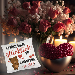 Knuddelbär Kissen mit Spruch Strebe nach Glück und Nacktheit