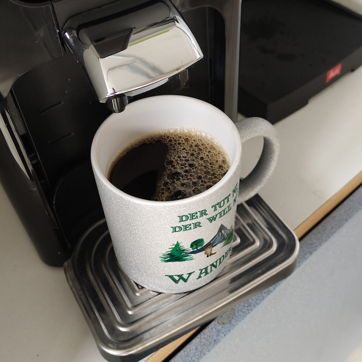Wandern Kaffeebecher mit Spruch Der tut nix der will nur wandern
