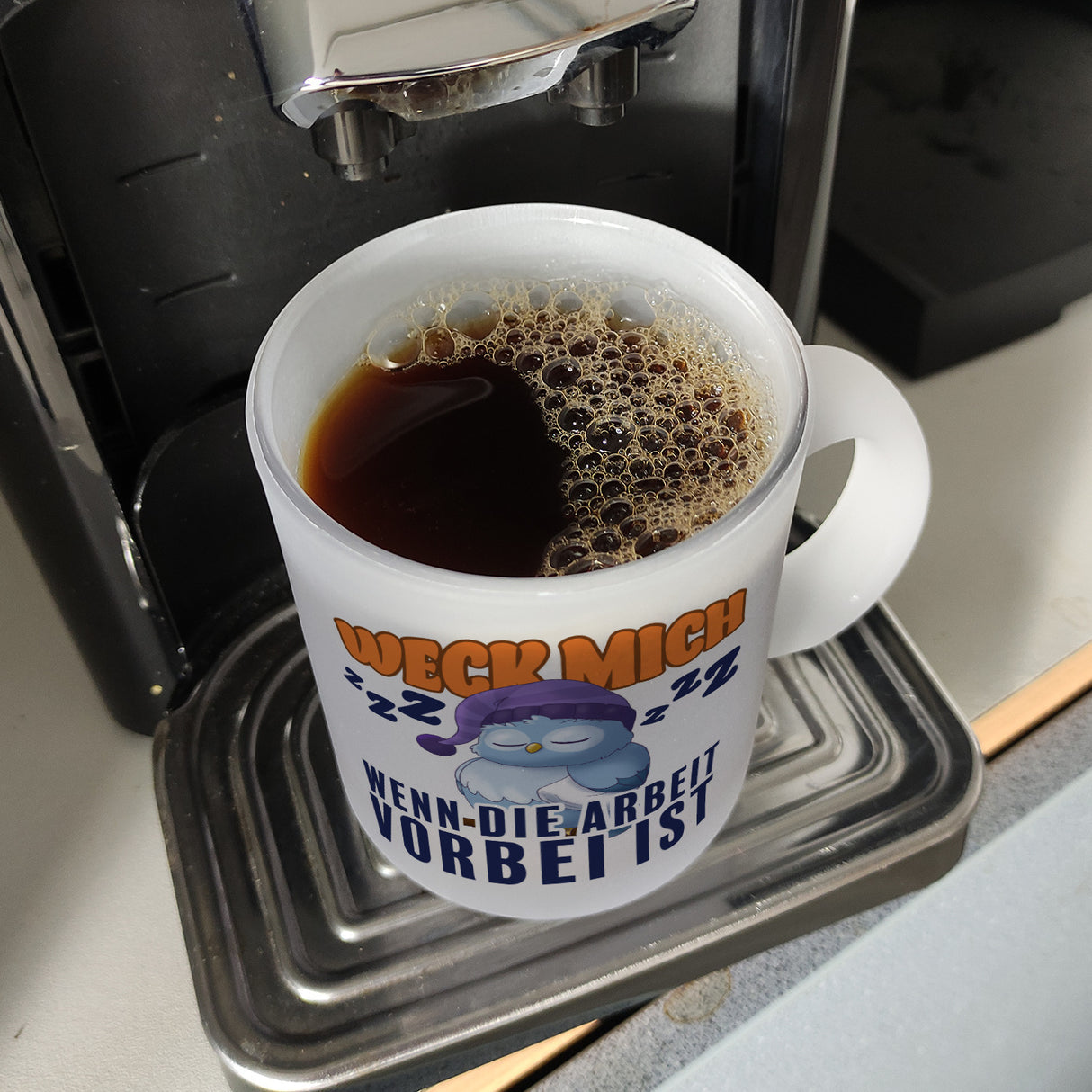 Schlafende Eule Kaffeebecher mit Spruch Weck mich wenn die Arbeit vorbei ist