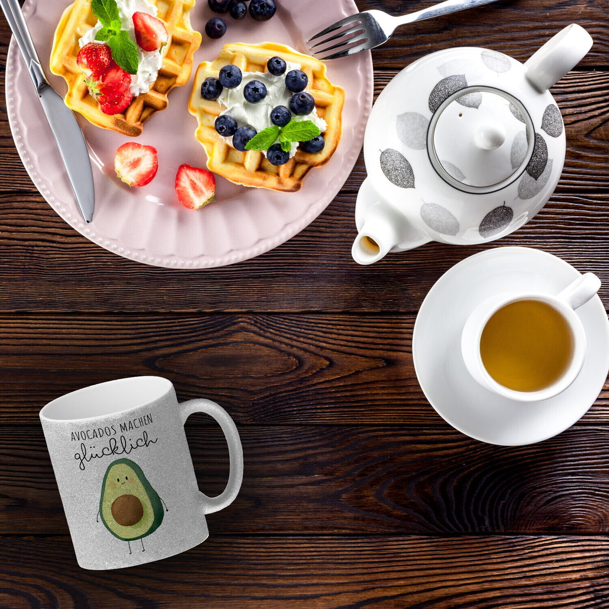 Niedliche Avocado Kaffeebecher mit Spruch Avocados machen glücklich
