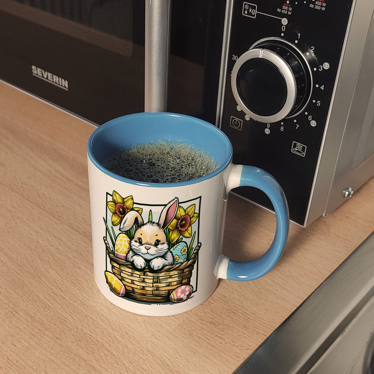 Osterhase im Osternest Kaffeebecher