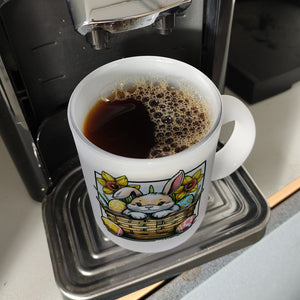 Osterhase im Osternest Kaffeebecher