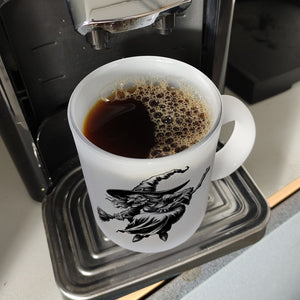 Böse Hexe auf Besen Kaffeebecher