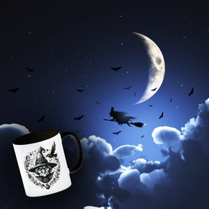 Hexe mit einem Raben Kaffeebecher