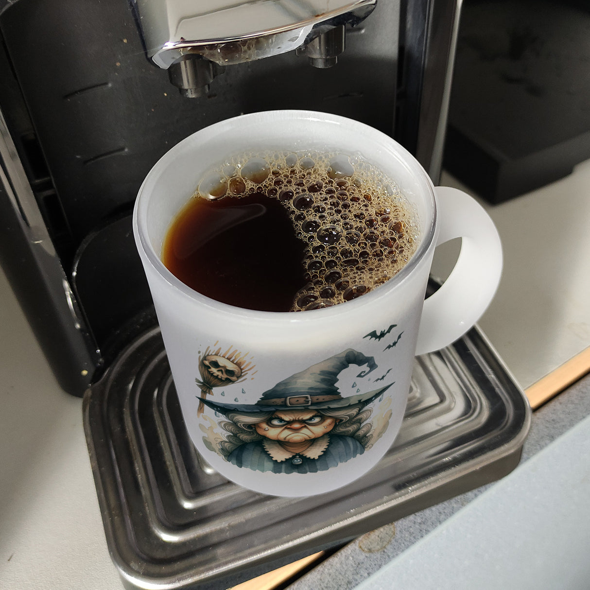 Böse Hexe mit Fledermäusen Kaffeebecher