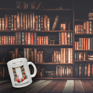 Bücherwurm Kaffeebecher mit Wurm in der Bibliothek