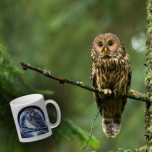 Eule auf einem Ast im Mondschein Kaffeebecher